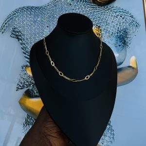 18 karat dainty necklace 001