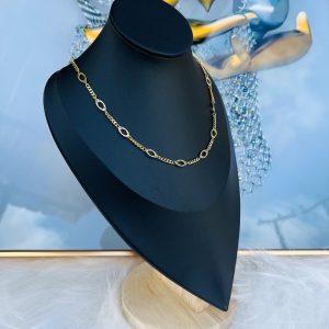18 karat dainty necklace 001