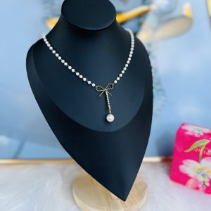 18 karat dainty necklace 002