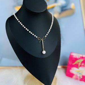 18 karat dainty necklace 002