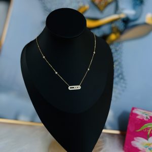 18 karat dainty necklace 013