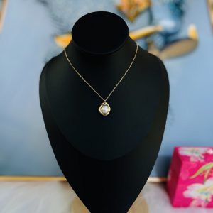 18 karat dainty necklace 021