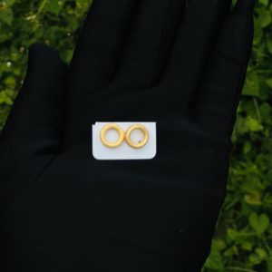Single gold earrings 001