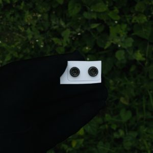 Single black earring 002