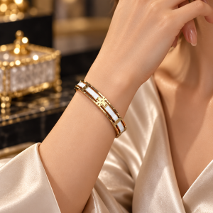 Gold white bracelet 031