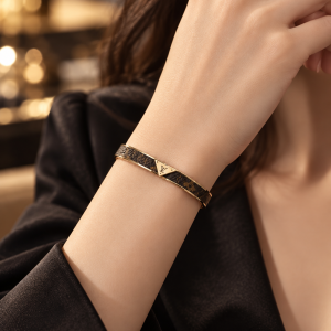 Gold Lv bracelet 025