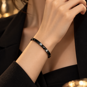 Black twist bracelet 026