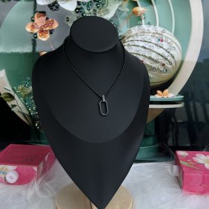 Black necklace 015
