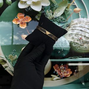 Gold Lv bracelet 025