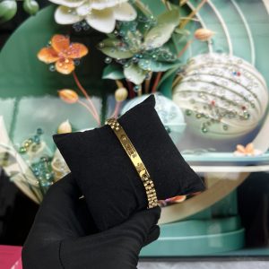 Gold bracelet 032