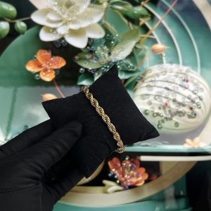 Gold twist bracelet 033