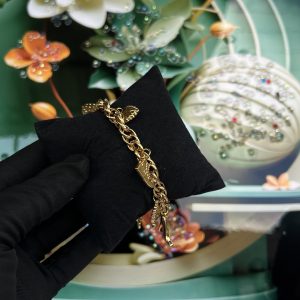 Gold charm bracelet 036