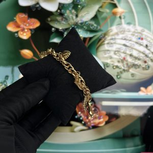 Gold charm bracelet 036