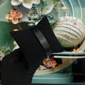 Black blue bracelet 040