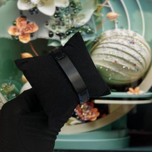 Black blue bracelet 040