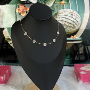 Gold flower necklace 041