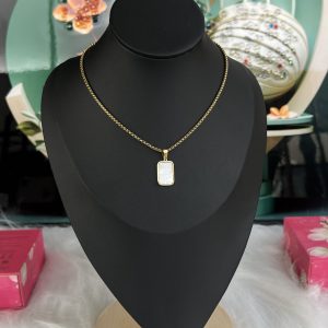 Gold necklace 045