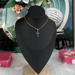 Gold cross necklace 046