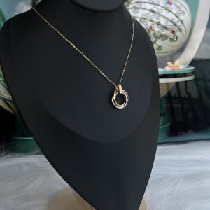 Gold circle necklace 051