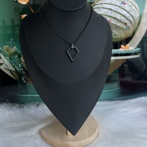 Black necklace 057