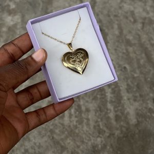 Engraved picture heart shape locket