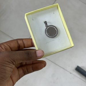 Engraved silver stoned pendant 011