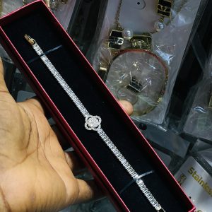 Tennis bracelet