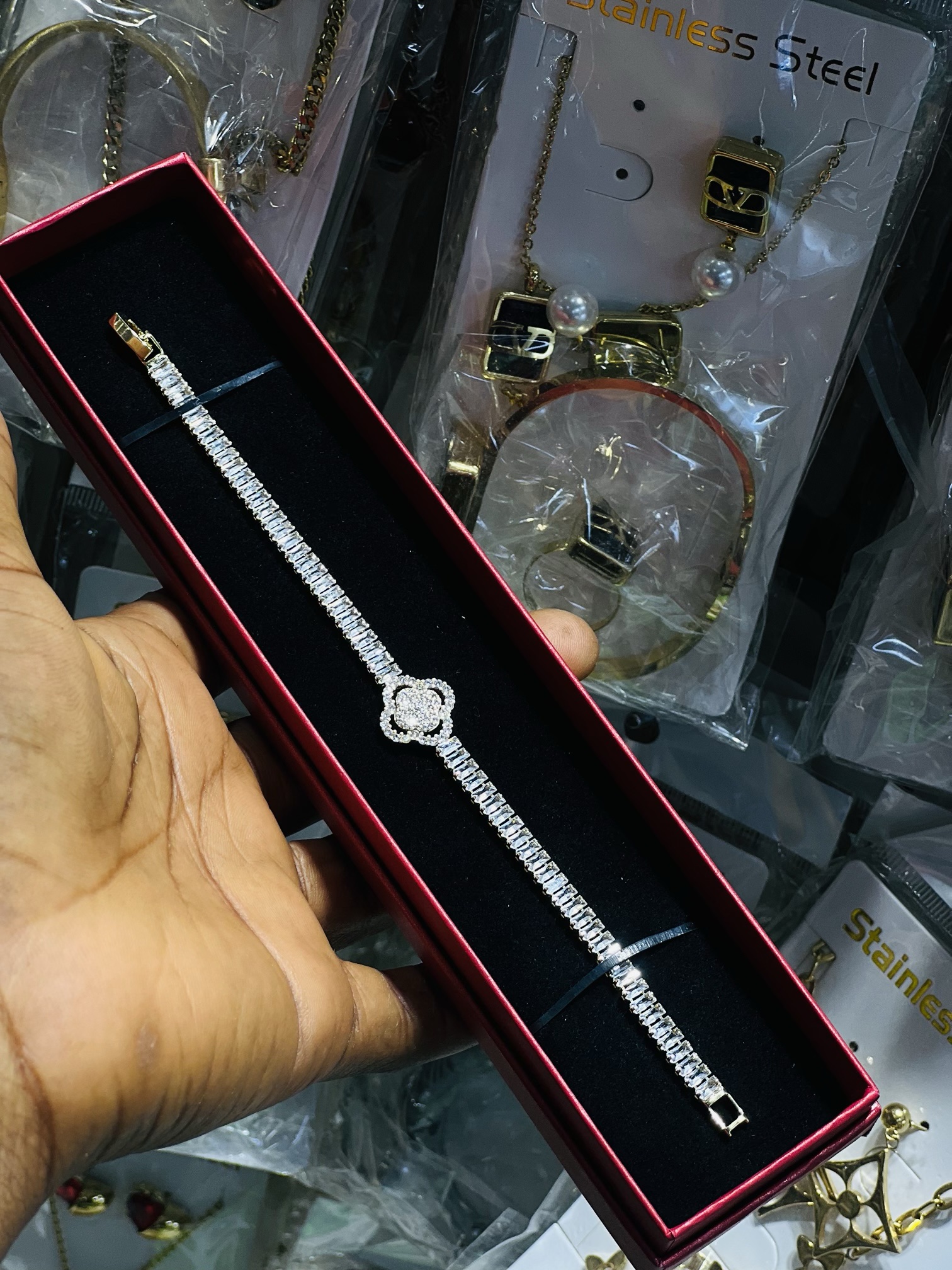 Tennis bracelet