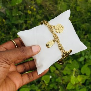 Gold flower charm bracelet 006