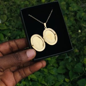 Engraved gold oval plain picture locket