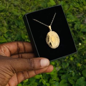 Engraved gold oval picture tattoo locket