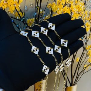 Steel white bracelet 072