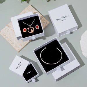 A dozen of White best wishes box (12pcs)